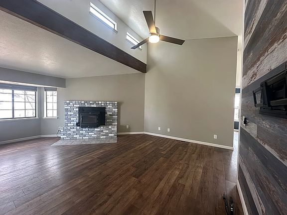 3rd image of 617 Renee Ct