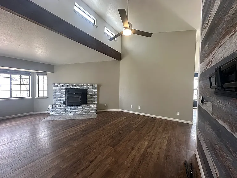 617 Renee Ct — Photo 3