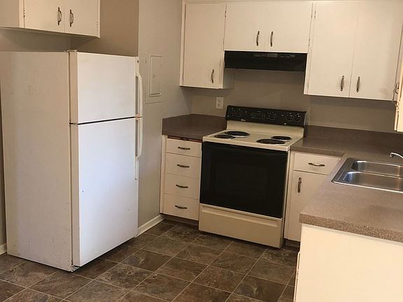 5th image of 1049 SE Walnut St APT 18