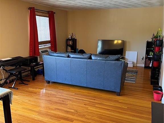 3rd image of 117 John St APT 45