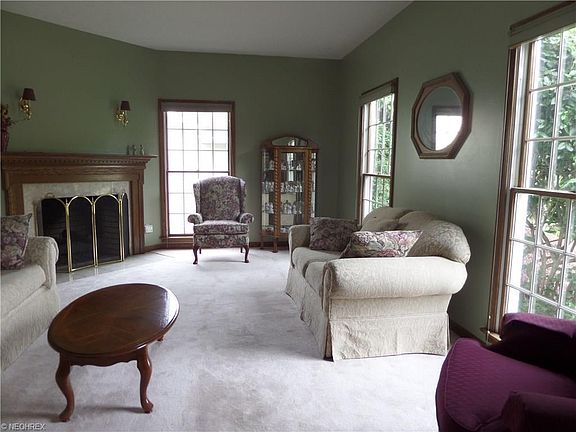 4th image of 421 Cambridge Dr