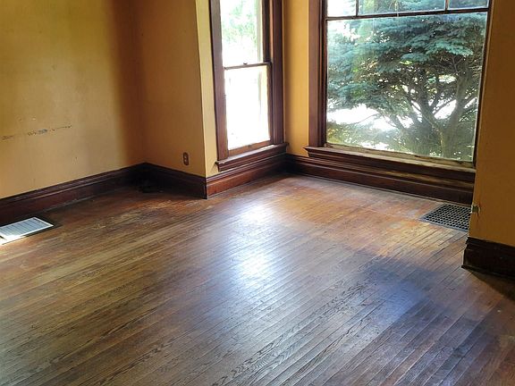 3rd image of 431 S Winter St