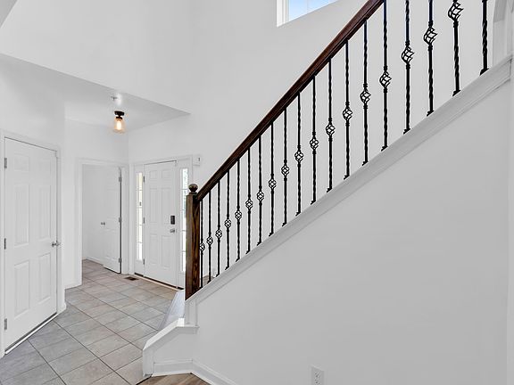 4th image of 245 Snapdragon Way