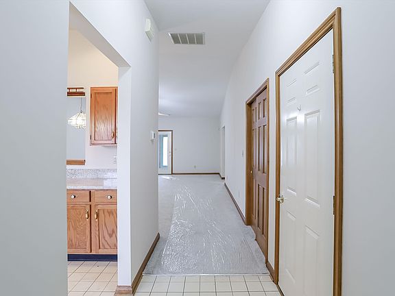 3rd image of 1347 Swan Dr