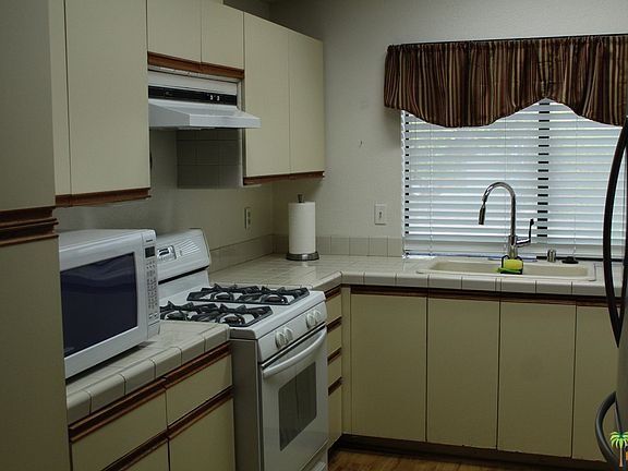 3rd image of 74 Zacharia Dr
