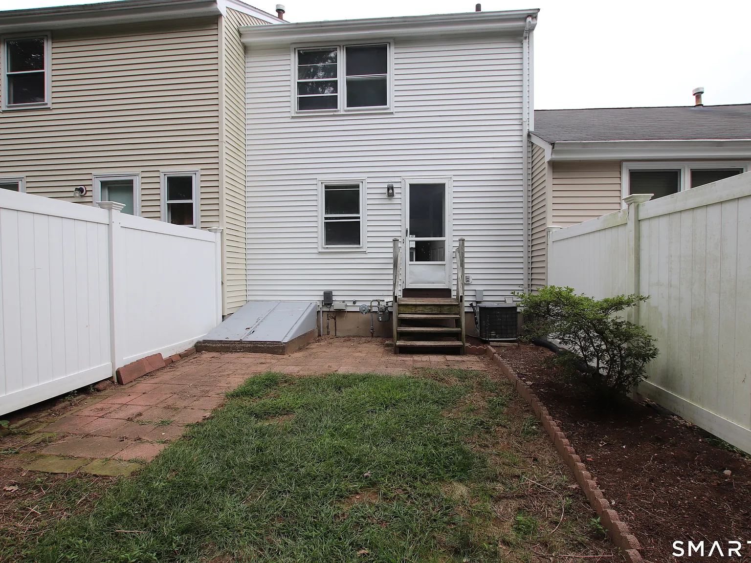 2 bed, 1.5 bath, 1098 sqft, $2,400 — Photo 4