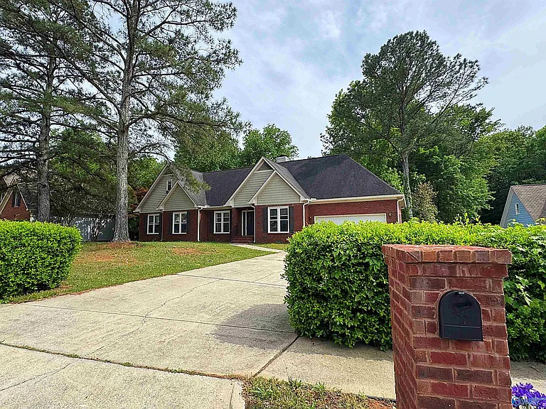 192 Rosecliff Dr — Photo 2