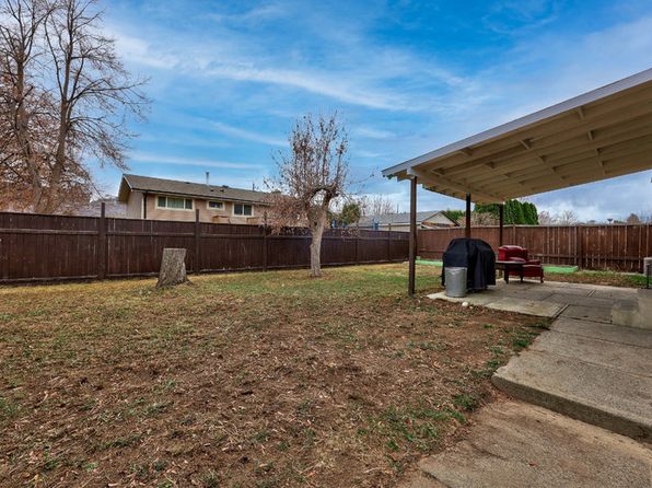 2235 Shannon Pl #1A, Kamloops, BC V2B 4Z5