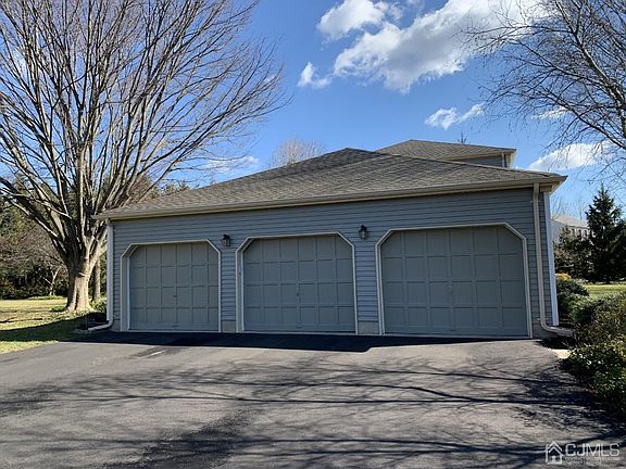 2nd image of 16 Marblehead Dr