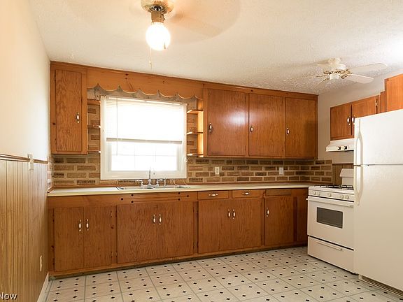 5th image of 31608 Orchard Dr