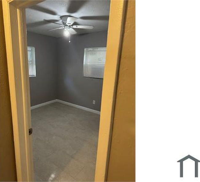 2736 NW 2nd St, photo 8