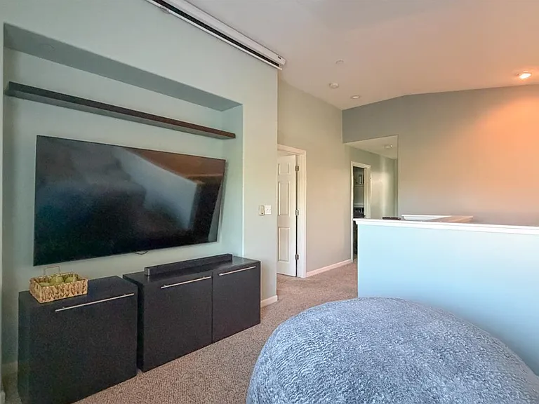 3060 Morris Ave — Photo 18