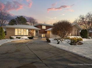 8209 Middlebury Ave, Woodridge, IL 60517