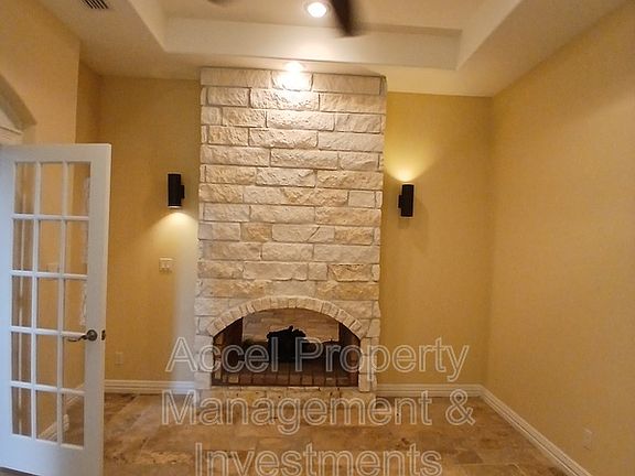 3rd image of 2423 W Hampton