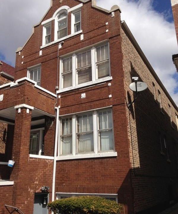 2nd image of 3032 W 41st Pl