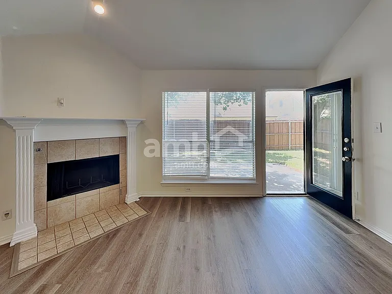 1208 Marchant Pl — Photo 6