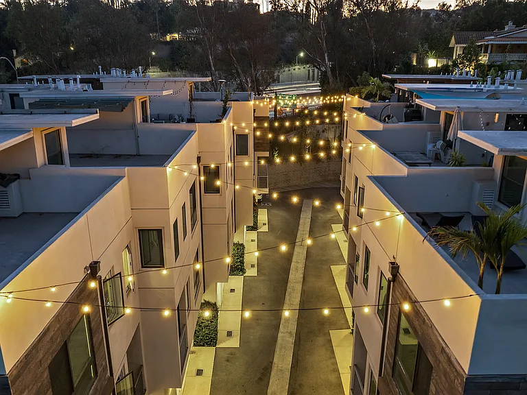 2111 N Cahuenga Blvd #A-1 — Photo 33