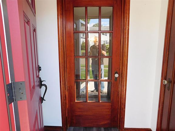 5th image of 2804 Hall St