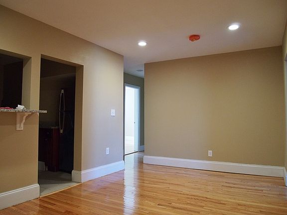 4th image of 72 Egmont St #12E