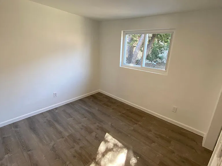 2381 Chaucer St — Photo 10