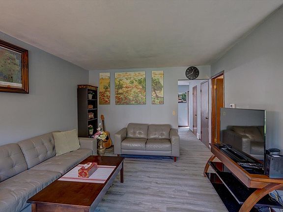 3rd image of 132 N Lakewood Gdns #132