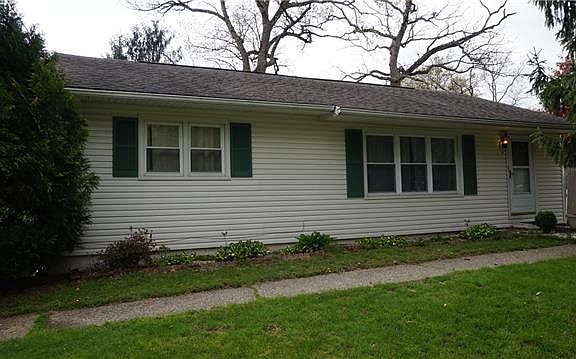 3rd image of 14 Windwood Dr