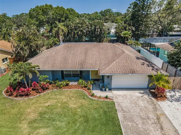 1212 Royal Oak Dr, Dunedin, FL 34698