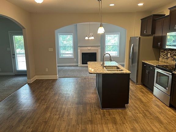 5th image of 1129 Henry Place Blvd