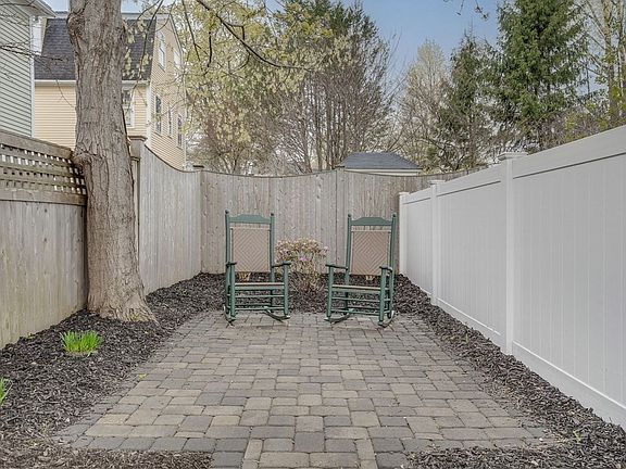 4th image of 231 Merrimac St #3