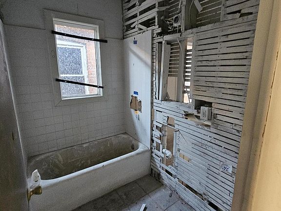 2nd image of 1113 W 11th Ave