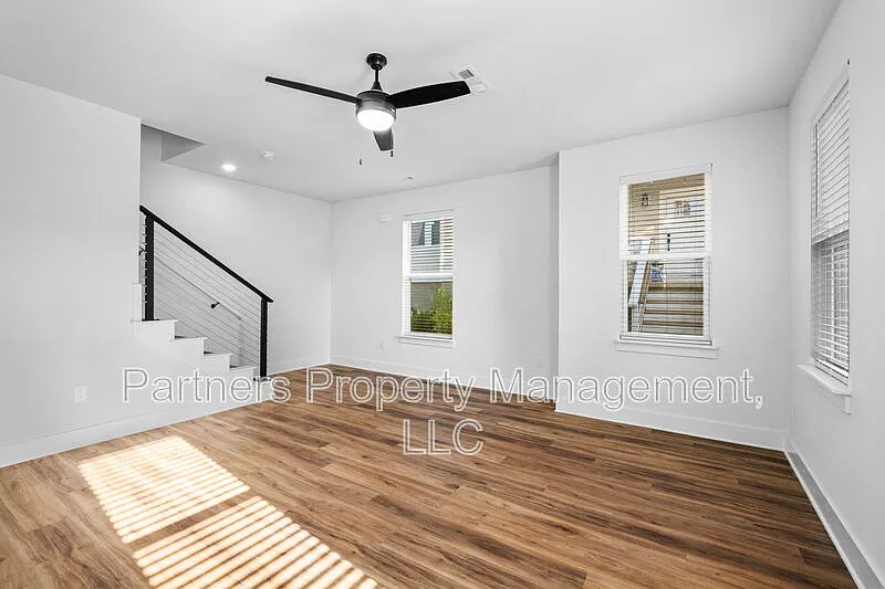 2 bed, 2.5 bath, 1263 sqft, $1,575 — Photo 3