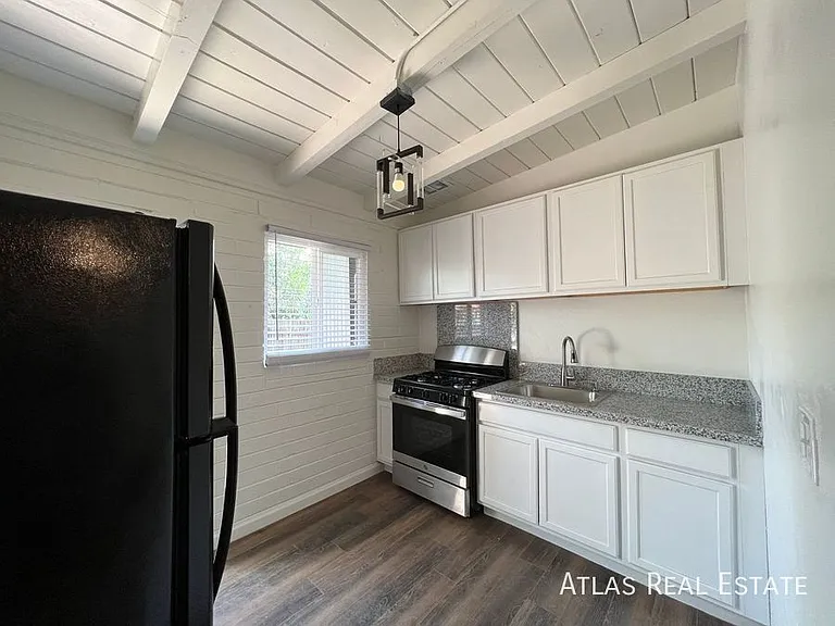 26 E Glenn St #26 — Photo 3