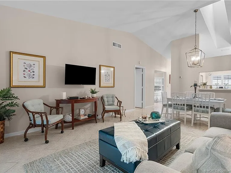 1544 SW Silver Pine Way #104-F — Photo 17