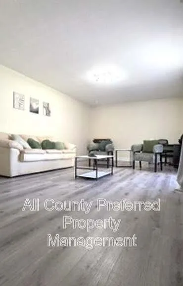 1642 S Park Ave — Photo 6