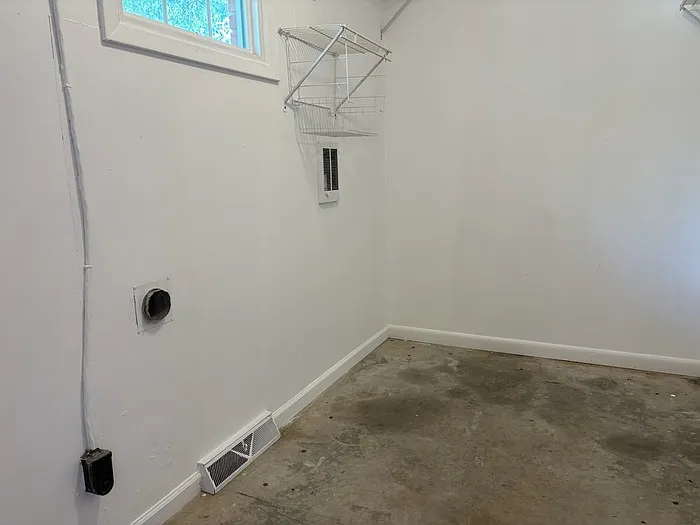 210 Sheraton Rd — Photo 16
