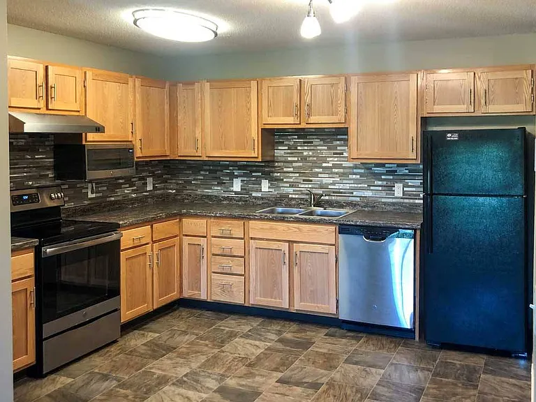Highland View Apartments — Photo 202