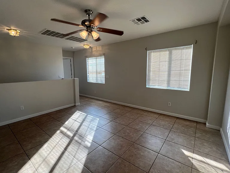 12410 W Pershing St — Photo 16