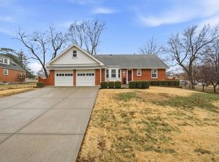 5628 Earnshaw St, Shawnee, KS 66216