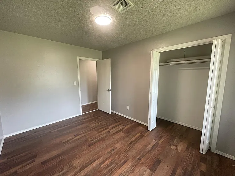 1252 S 27th Pl — Photo 19