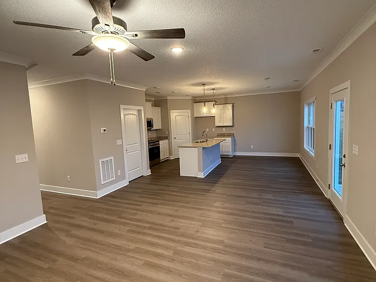 2727 Farmhouse Dr — Photo 8