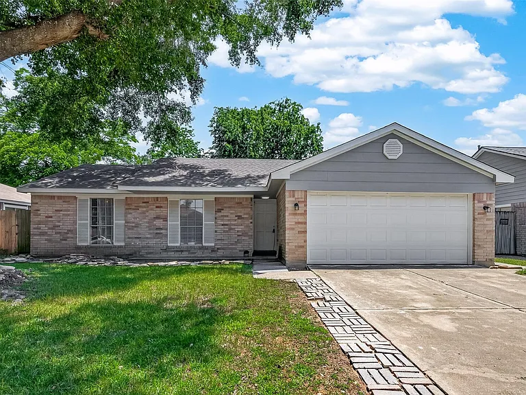 24006 Lone Elm Dr — Photo 1
