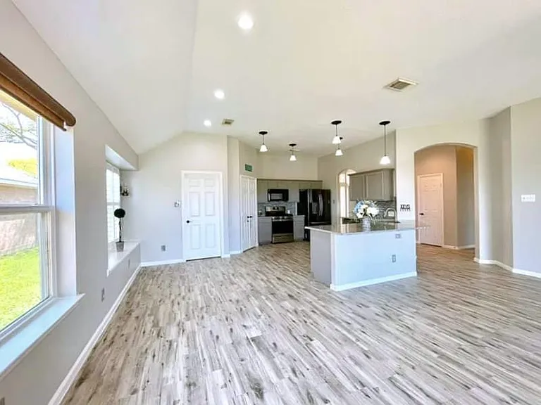2526 Lake Dale Ln — Photo 17