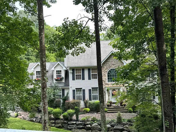 6151 Woodchuck Ln, East Stroudsburg, PA 18301