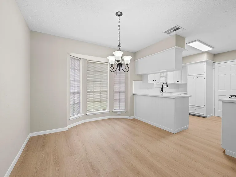 1923 Winding Creek Dr — Photo 11