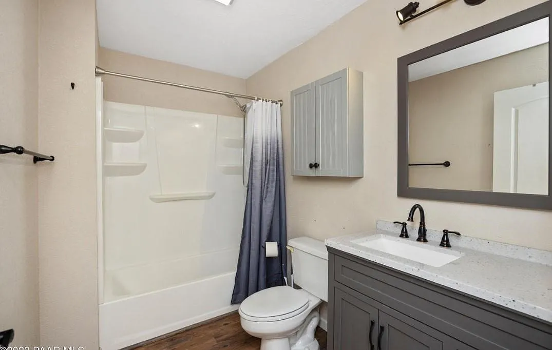 704 Hermosa Dr — Photo 3