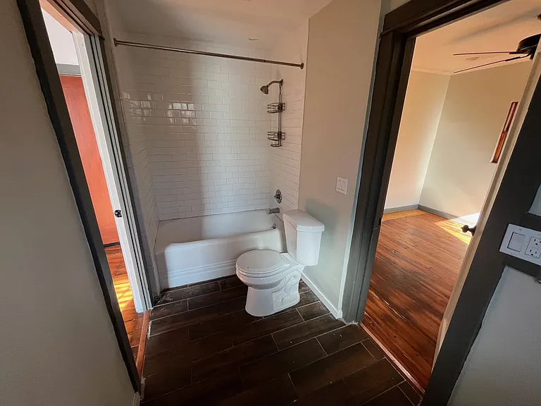 Jack and Jill Bath (BR 2 and BR 1)