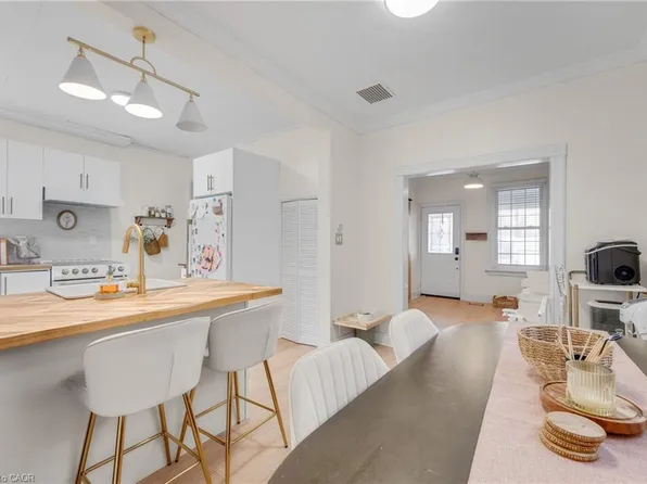 6 Ben Lomond Pl, Hamilton, ON L8V 2S7