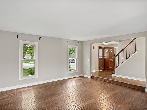 5th image of 545 Ridgefield Dr