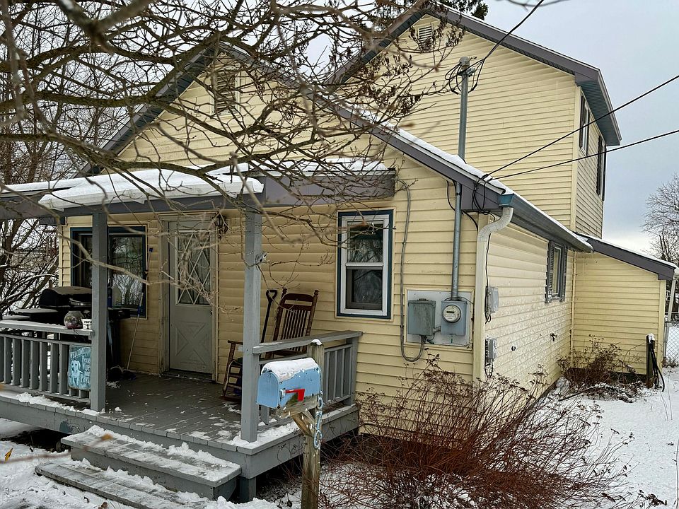 1st image of 570 Carrie St