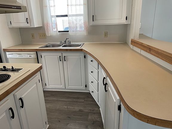 5th image of 215 Cardinal Dr
